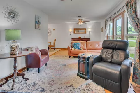 6746 Mike Dr, North Richland Hills, TX 76180