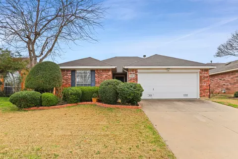 9084 Brushy Creek Trl, Fort Worth, TX 76118