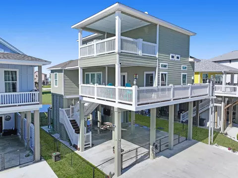 1991 Royaville Ct, Port Bolivar, TX 77650