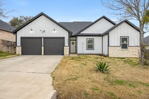 2530 Mercedes St, Granbury, TX 76048