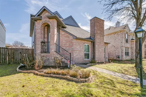 1733 Creekbend Dr, Lewisville, TX 75067