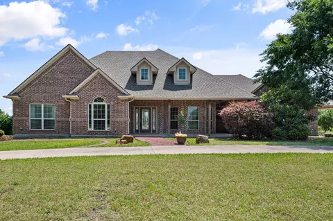 104 Spring Creek Dr, Waxahachie, TX 75165
