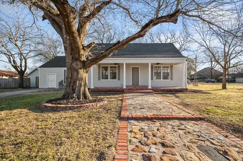 308 S Fordyce St, Blooming Grove, TX 76626