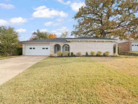 2328 Shady Grove Dr, Bedford, TX 76021
