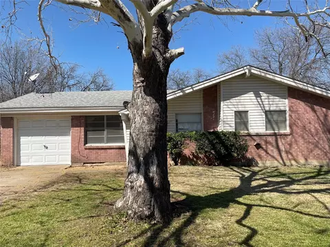 8832 Myra St, White Settlement, TX 76108