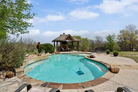 10790 White Settlement Rd, Fort Worth, TX 76108