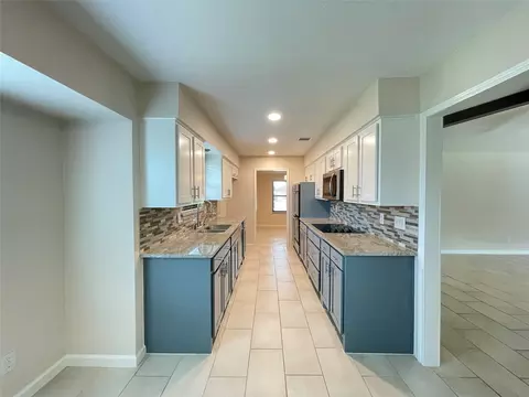 524 Davis Dr, Desoto, TX 75115
