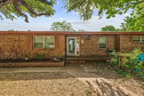 1249 N Travis St, De Leon, TX 76444