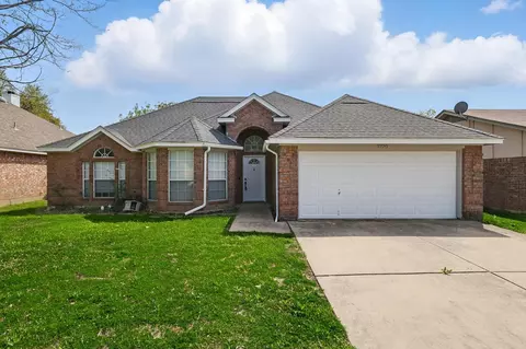 3720 Longstraw Dr, Fort Worth, TX 76137