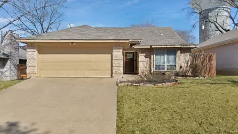 432 Caviness Dr, Grapevine, TX 76051