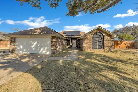 7636 Kimberly Ct, North Richland Hills, TX 76182
