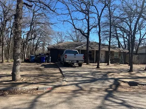 840 Red Oak Ct, Azle, TX 76020
