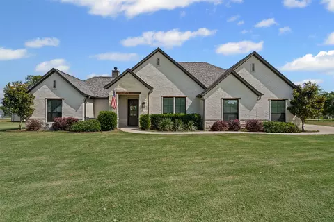 305 Scenic Creek Ct, Azle, TX 76020