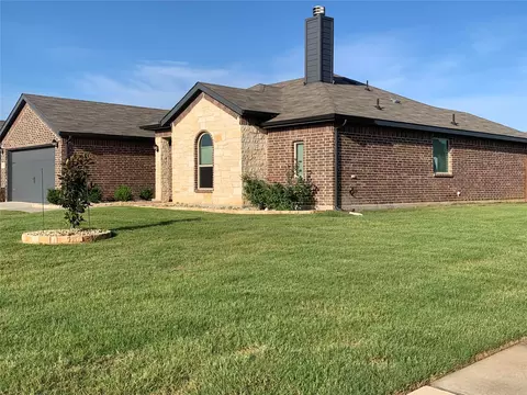 1400 Grassy Meadows Dr, Joshua, TX 76058