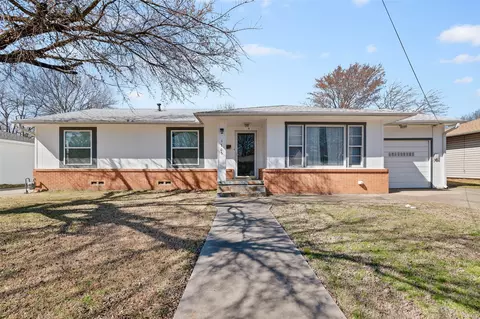 1305 Belmont St, Gainesville, TX 76240