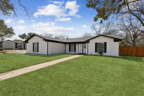 2900 Duff Dr, Arlington, TX 76013