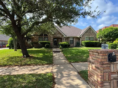 844 Birdsong, Bedford, TX 76021