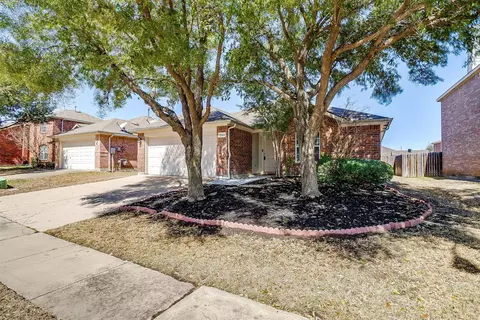 1024 Valley Brook Ln, Grand Prairie, TX 75052