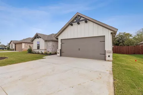 728 Jameson, Springtown, TX 76082 photo 4