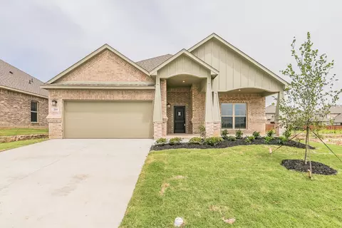 214 Navajo Trl, Alvarado, TX 76009