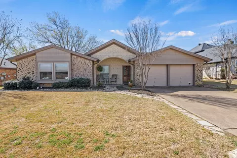 7536 Oak Park Dr, North Richland Hills, TX 76182