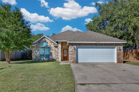1019 Oxford Dr, Gainesville, TX 76240