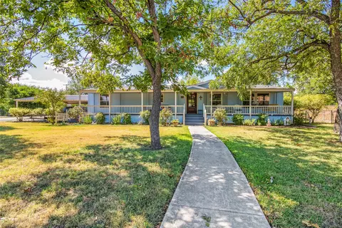 212 E Mesquite St, Coleman, TX 76834