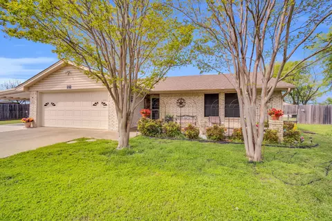 121 Prairie View Ln, Red Oak, TX 75154