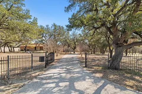 325 Concho Trl, Fort Worth, TX 76108