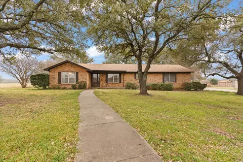 1201 Riverview Dr, Cleburne, TX 76033