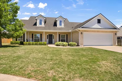 811 Avalon Ct, Cleburne, TX 76033
