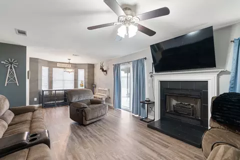 212 E Pine St, Mabank, TX 75147 photo 3