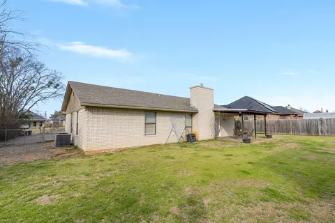 212 E Pine St, Mabank, TX 75147 photo 23