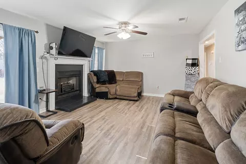 212 E Pine St, Mabank, TX 75147 photo 4