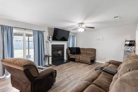 212 E Pine St, Mabank, TX 75147 photo 6