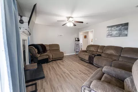 212 E Pine St, Mabank, TX 75147 photo 5