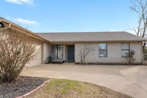 212 E Pine St, Mabank, TX 75147 photo 2