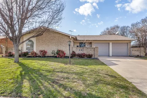 6320 Lawndale Dr, Edgecliff Village, TX 76134
