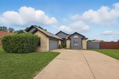 1507 Endicott Dr, Arlington, TX 76018