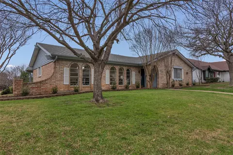 1721 Westridge Dr, Hurst, TX 76054