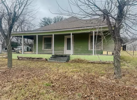 601 N Pearl St, Comanche, TX 76442