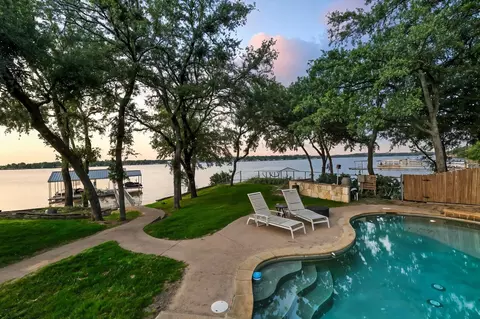 7070 Briar Rd, Azle, TX 76020