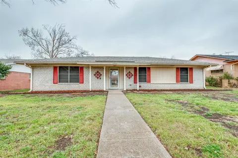 5217 Dazzle Dr, Dallas, TX 75232