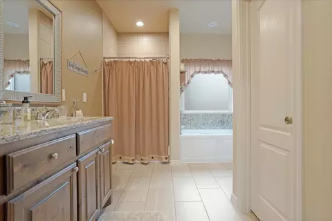 Bath - 4480 Fm 903, Celeste, TX 75423 photo 3 of 4