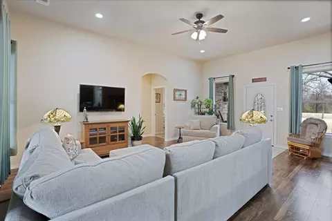 Living - 4480 Fm 903, Celeste, TX 75423 photo 4 of 4