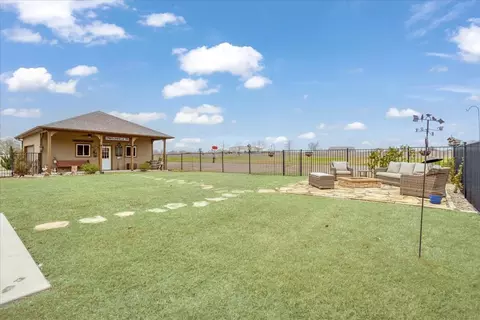 Exterior - 4480 Fm 903, Celeste, TX 75423 photo 6 of 10