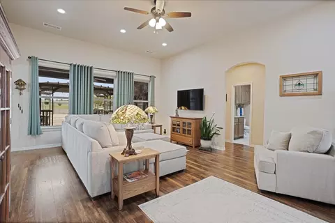 Living - 4480 Fm 903, Celeste, TX 75423 photo 3 of 4