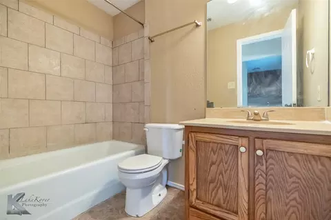 Bath - 3065 Button Willow Ave, Abilene, TX 79606 photo 4 of 5