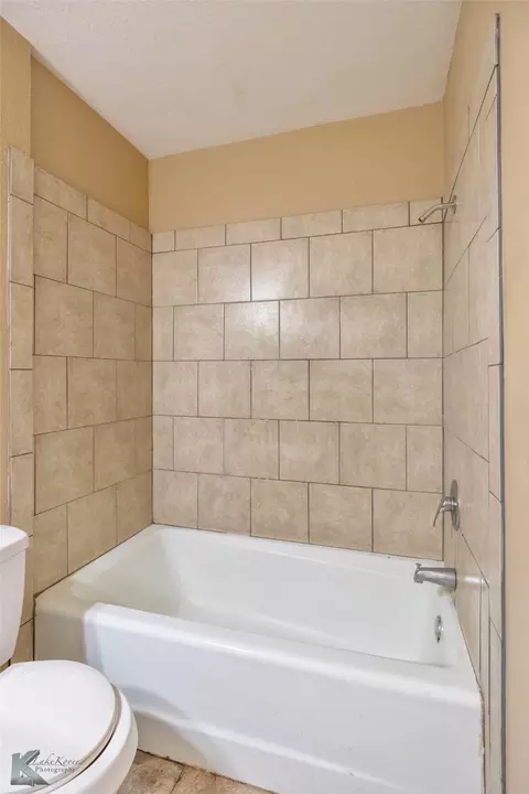 Bath - 3065 Button Willow Ave, Abilene, TX 79606 photo 3 of 5