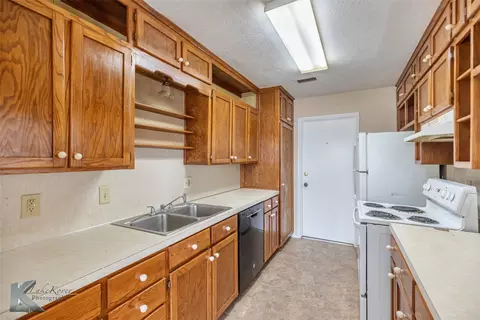 Kitchen - 3065 Button Willow Ave, Abilene, TX 79606 photo 2 of 3